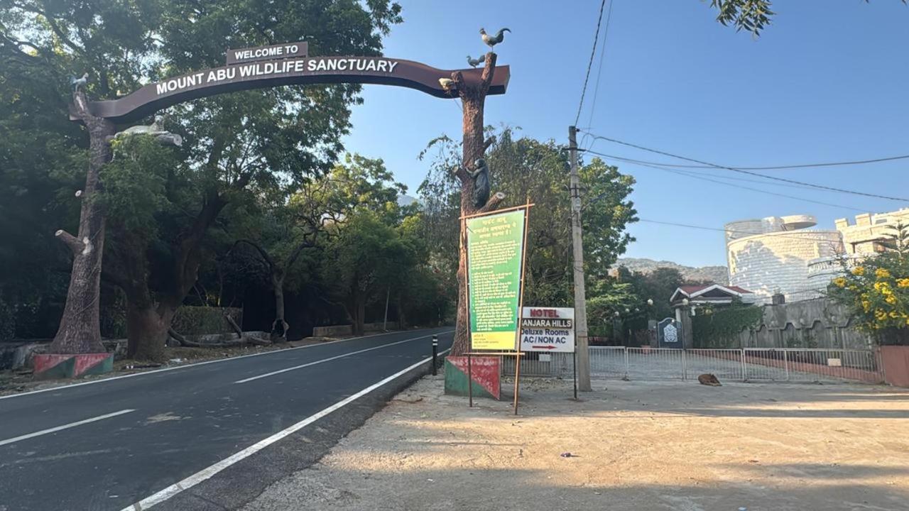 Hotel Banjara Hills Ābu Road Exteriör bild