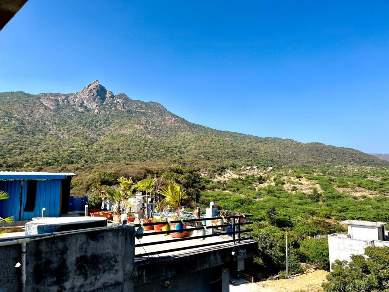 Hotel Banjara Hills Ābu Road Exteriör bild